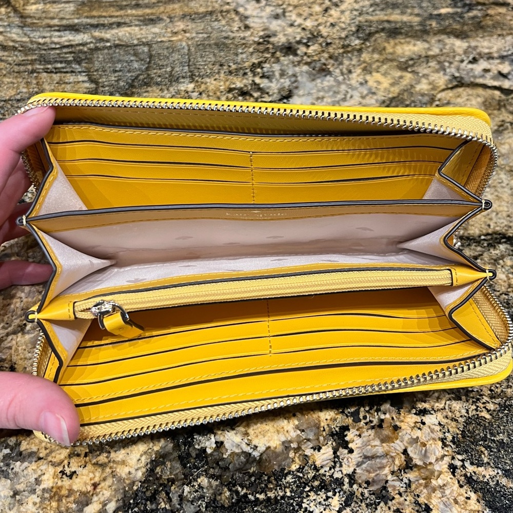 NWOT Kate Spade Chester Street Neda Wallet - Picture 3 of 4